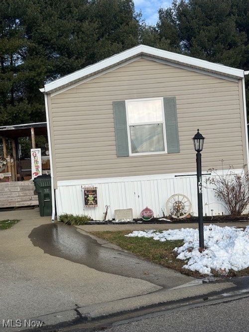 145 Rains Cir, Zanesville, OH, 43701-6292 | Card Image