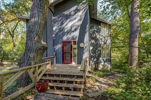 923 Shagbark Dr, Nevada, IA, 50201-2703 | Card Image