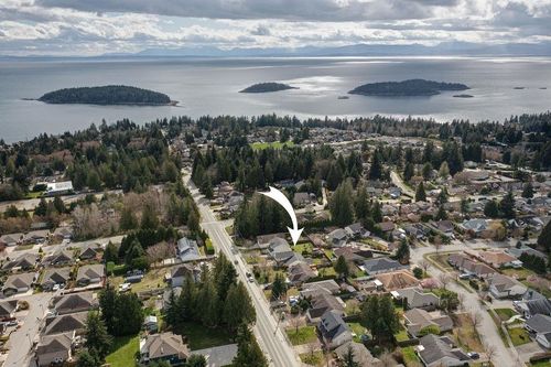 5621 Nickerson Rd, Sechelt, BC, V7Z0M6 | Card Image