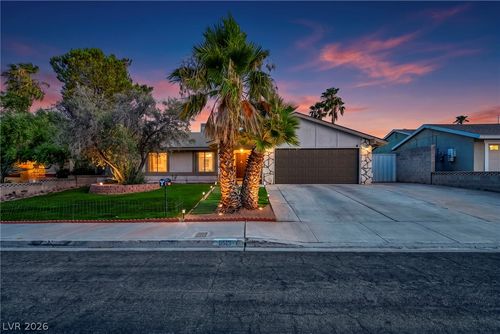 6513 Shawnee Ave, Las Vegas, NV, 89107-2437 | Card Image