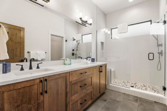 33-Bathroom | Image 22
