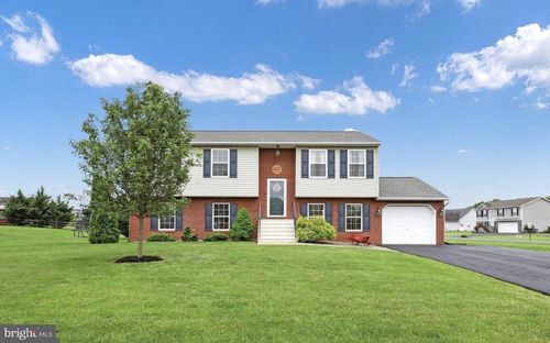 852 Bristol Dr, GREENCASTLE, PA, 17225-8738 | Card Image