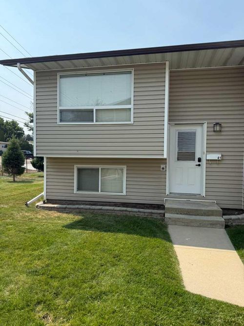 41 Link Crt Sw, Medicine Hat, AB, T1A7X6 | Card Image