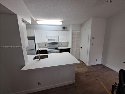 apt-7206-2946 S University Dr, Davie, FL, 33328-1458 | Card Image