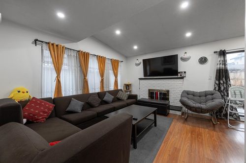 {{alt}} | Card Image