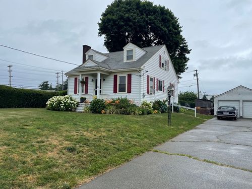 14 Forest Ave, Middletown, RI, 02842-4622 | Card Image