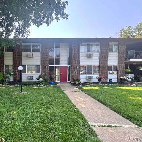 h-8713 Sieloff Dr, Hazelwood, MO, 63042-2258 | Card Image