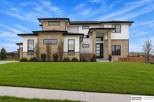 12357 Cooper St, Papillion, NE, 68046-5668 | Card Image