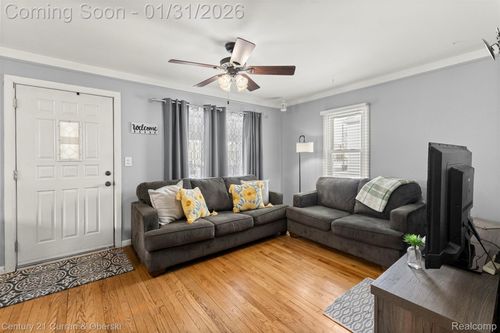 893 Cora St, Wyandotte, MI, 48192-2819 | Card Image