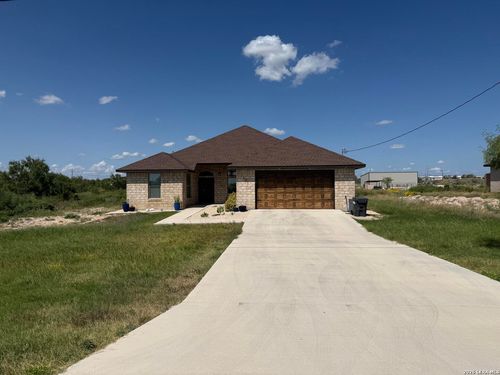 431 La Vista Dr, Del Rio, TX, 78840-7923 | Card Image