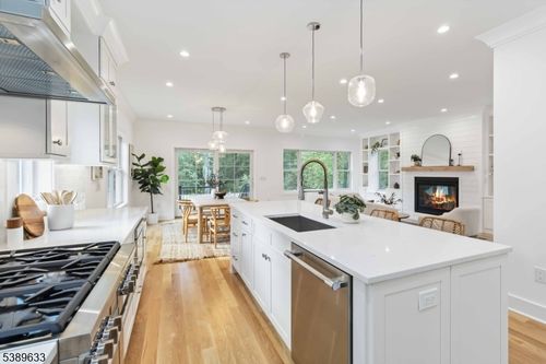 151 Center Ave, Chatham, NJ, 07928-2642 | Card Image