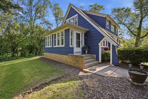 10064 N Cedarburg Road, Mequon, WI, 53092 | Card Image