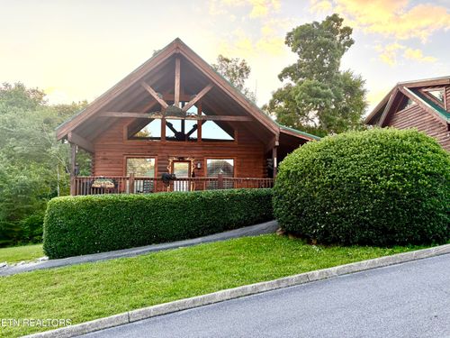 609 Cherry Blossom Way, Pigeon Forge, TN, 37863-1700 | Card Image