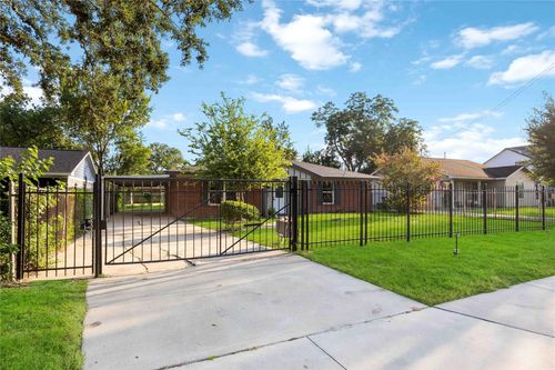 5039 Briscoe St, Houston, TX, 77033-3623 | Card Image