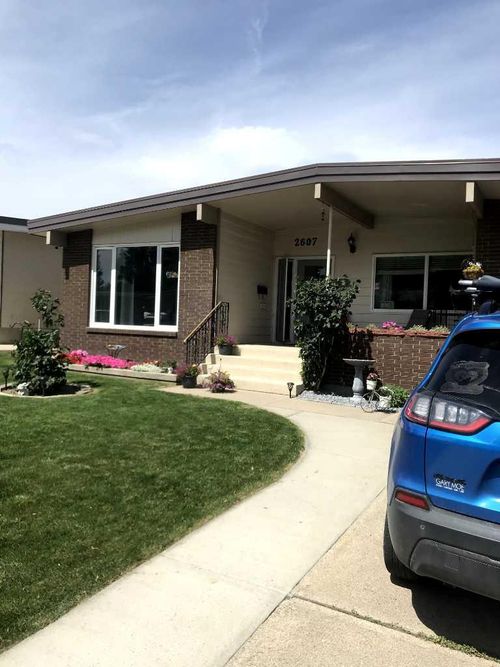 2607 11 Avenue Avenue N, Lethbridge, AB, T1H1N5 | Card Image