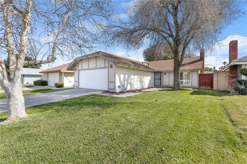 832 Smallwood St, Colton, CA, 92324-4530 | Card Image