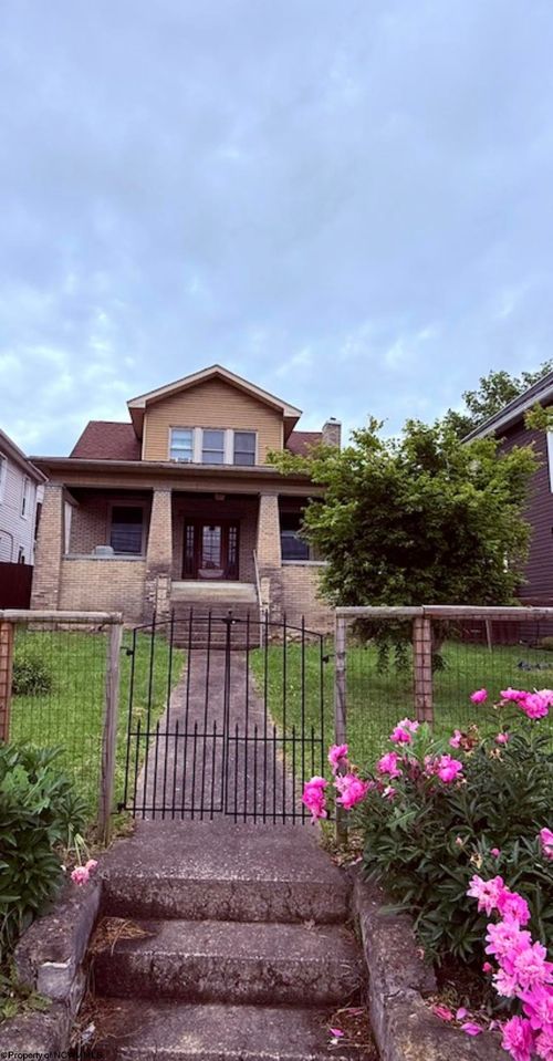 221 Lincoln St, Grafton, WV, 26354-1465 | Card Image