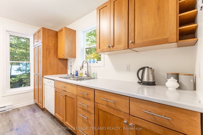 10248 Pinetree Dr, House other with 4 bedrooms, 2 bathrooms and 4 parking in Grand Bend ON | Image 5