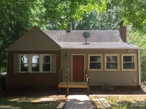 337 Westwood Dr, Statesville, NC, 28677-4140 | Card Image