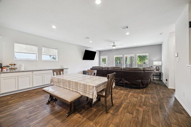 922 Forest Vw, House other with 5 bedrooms, 3 bathrooms and 3 parking in New Caney TX | Image 10