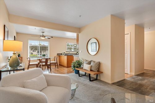 790 William Ct, Napa, CA, 94558-3071 | Card Image