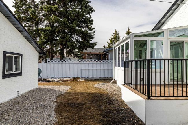 10508 Oakmoor Way Sw, Home with 5 bedrooms, 3 bathrooms and 2 parking in Calgary AB | Image 45