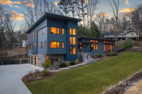 22 Innsbrook Rd, Asheville, NC, 28804-2804 | Card Image