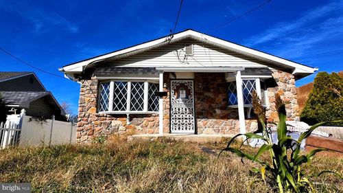 2452 Linconia Ave, FEASTERVILLE TREVOSE, PA, 19053-6913 | Card Image