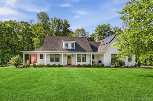 18 Barnstormer Ln, Red Hook, NY, 12571-2613 | Card Image