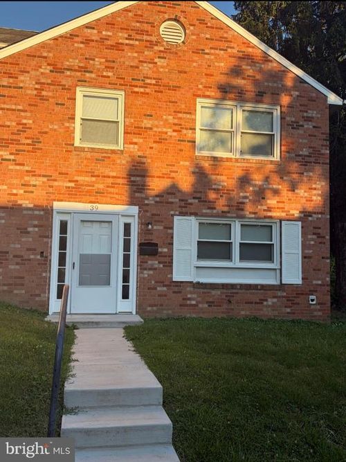 39 S Calhoun St, WARRENTON, VA, 20186-3339 | Card Image