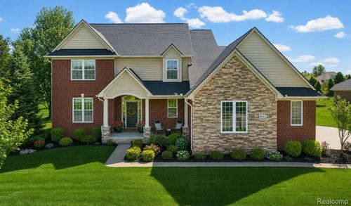 801 Watersmeet Dr, Oxford, MI, 48371-6625 | Card Image