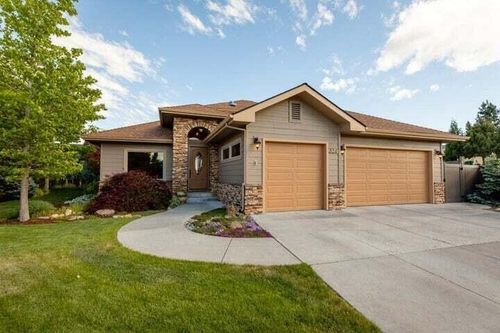 820 Quail Park Cir, Klamath Falls, OR, 97601-1971 | Card Image