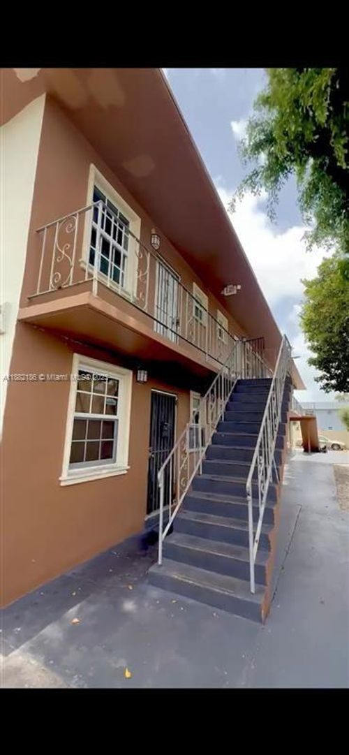 1736 Nw 19th St, Miami, FL, 33125-1580 | Card Image