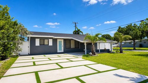 6701 Pershing St, Hollywood, FL, 33024-1833 | Card Image