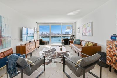 1605 - 650 West Ave, Condo with 1 bedrooms, 1 bathrooms and null parking in Miami Beach FL | Image 2