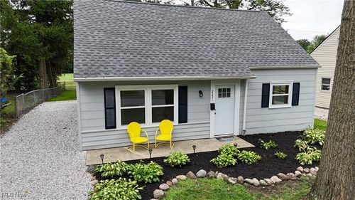 2221 Suncrest Dr, Cuyahoga Falls, OH, 44221-3519 | Card Image