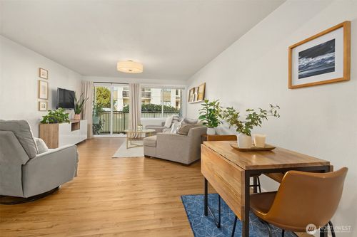 102-11556 Greenwood Ave N, Seattle, WA, 98133-8626 | Card Image