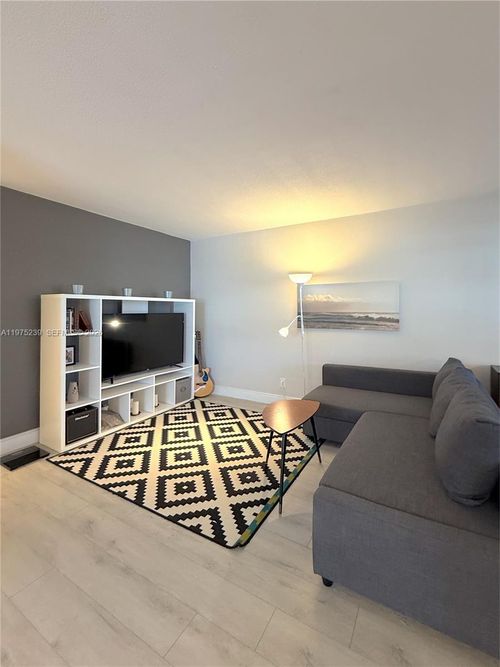 apt-201-541 Blue Heron Dr, Hallandale Beach, FL, 33009-5786 | Card Image