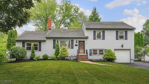 17 Armstrong Dr, Clark, NJ, 07066-2210 | Card Image