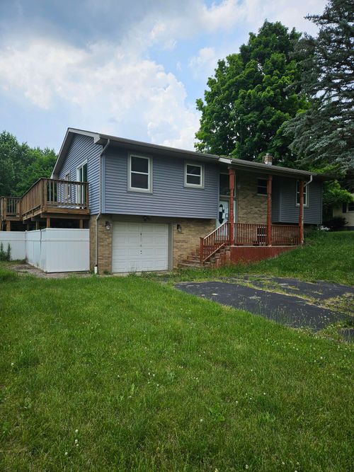 1077 Gidner Rd, Charlotte, MI, 48813-9743 | Card Image