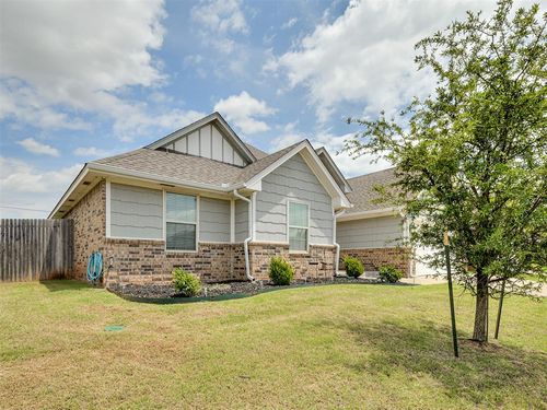 16028 Mendoza Dr, Edmond, OK, 73013-5815 | Card Image