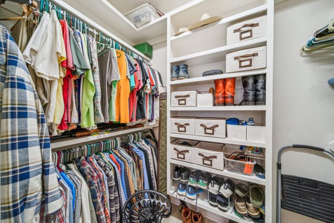 Primary Closet 2 | Image 26