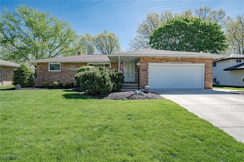 6203 Carlyle Dr, Seven Hills, OH, 44131-2921 | Card Image