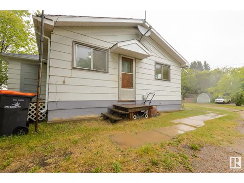 529 6 St, Thorhild, AB, T0A3J0 | Card Image