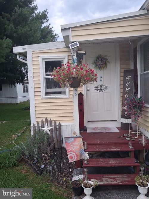 96 Maple Rd, Dover, PA, 17315-3073 | Card Image
