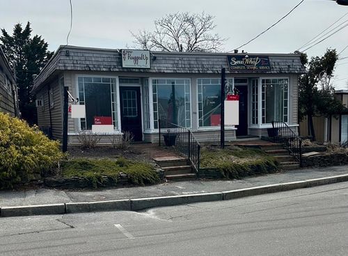 705 Main St, Hyannis, MA, 02601-4302 | Card Image