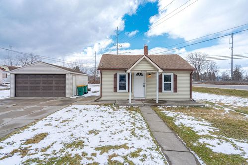 68955 Howard St, Richmond, MI, 48062-5612 | Card Image