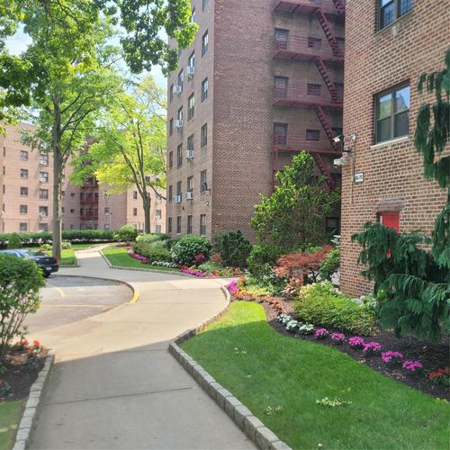 a55-86 -70 Francis Lewis, New York, NY, 11427 | Card Image