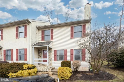 525 Pickering Station Dr, CHESTER SPRINGS, PA, 19425-2343 | Card Image