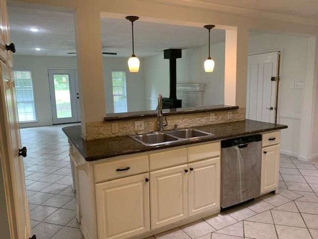 15025 Stagecoach Rd, House other with 5 bedrooms, 3 bathrooms and 1 parking in Stagecoach TX | Image 12